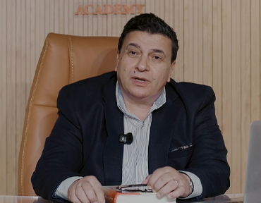 الأستاذ الدكتور / عاطف الفقي
